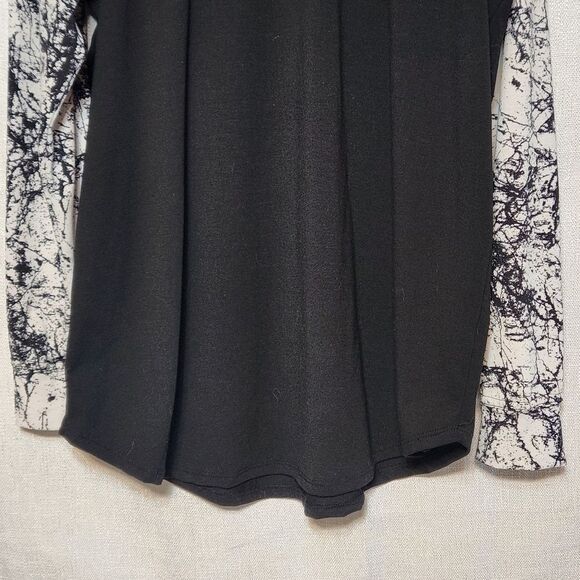 Lularoe Momster Raglan Randy Black w White Long Sleeves Splatter Pattern - Picture 2 of 7